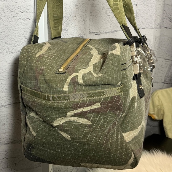 L.A.M.B. LeSportsac Camo Toaster🌟NWOT🌟 - Picture 5 of 10